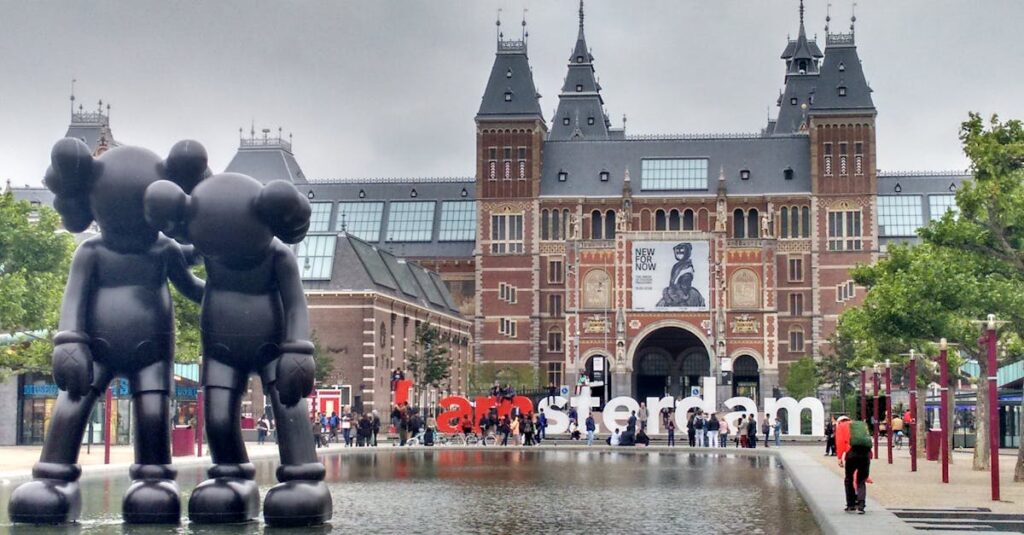 Qui est l'architecte du Rijksmuseum à Amsterdam ?