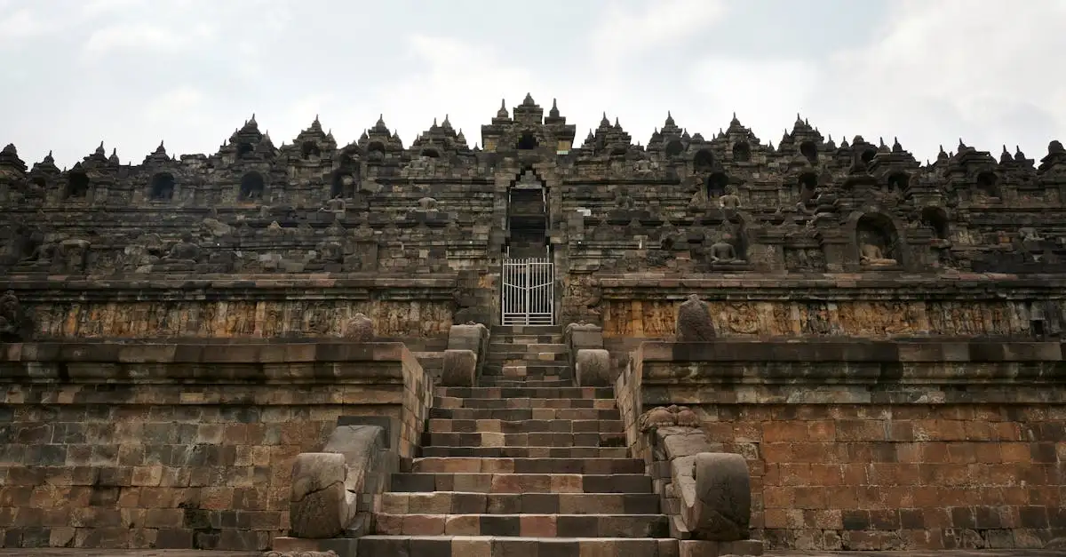 Où se situe le majestueux temple de Borobudur en Indonésie ?