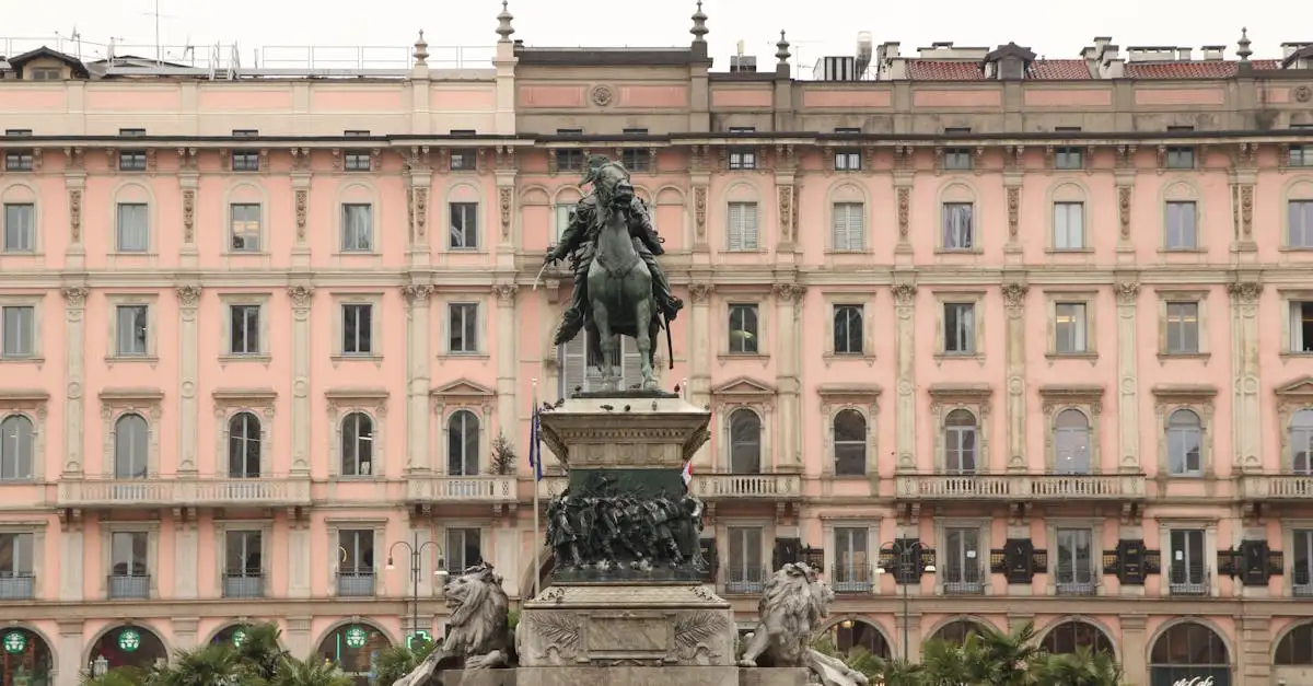 Quelle est la ville célèbre pour sa cathédrale, Milan ?