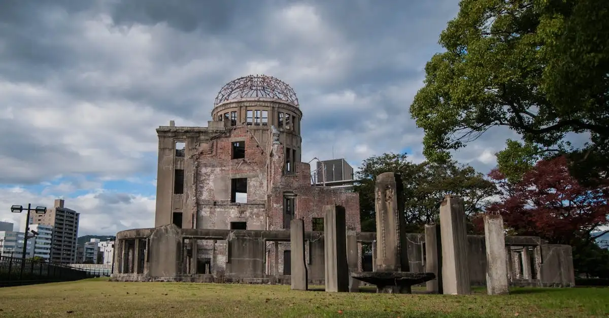 Quelle ville japonaise a subi la première bombe atomique ?