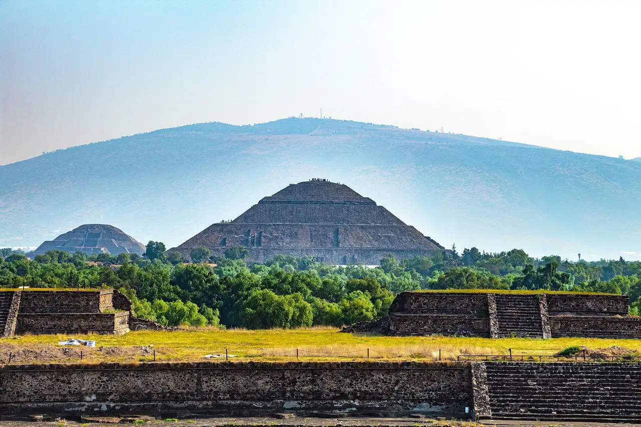Qui est Huitzilopochtli dans la mythologie aztèque ?