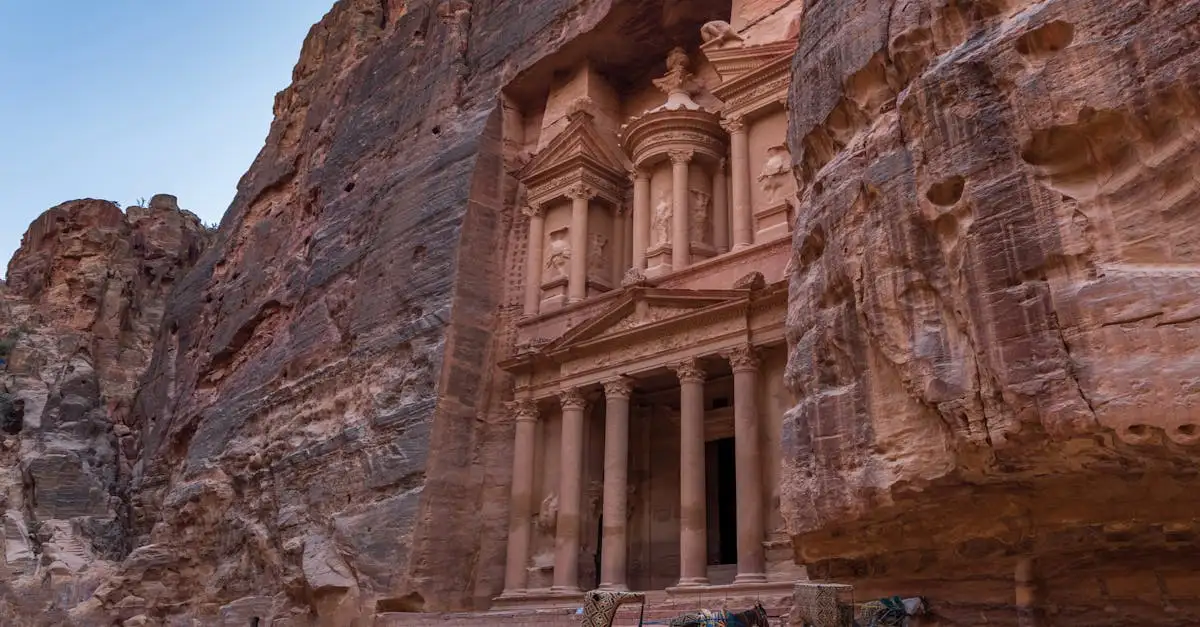 Où se situe l'ancienne ville de Pétra en Jordanie ?