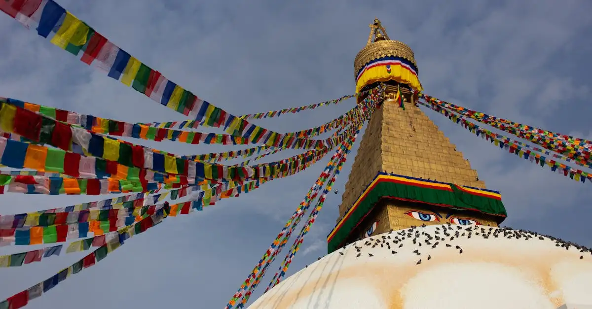 Quelles sont les caractéristiques des stupas de Boudhanath ?