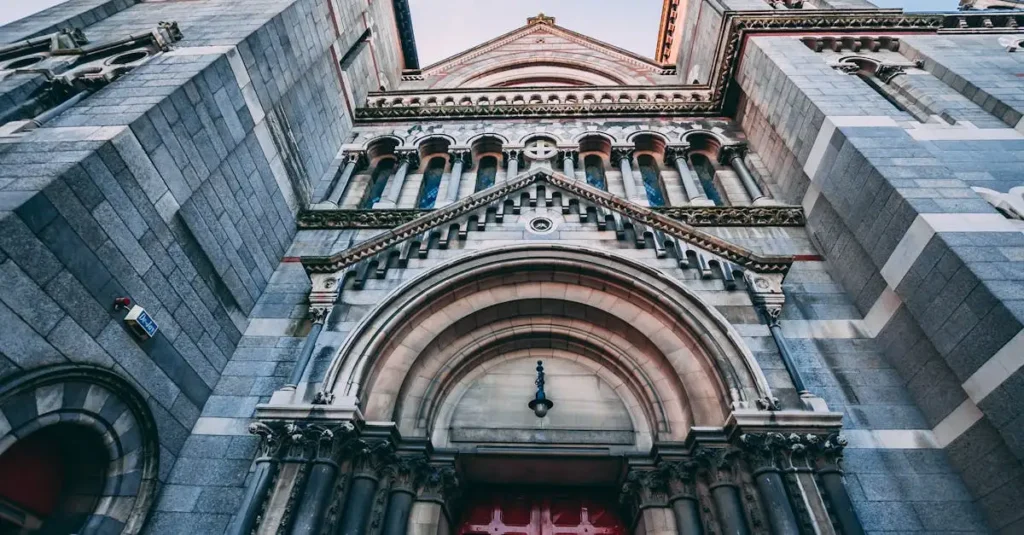 Quelle est la ville religieuse principale de l'Irlande ?
