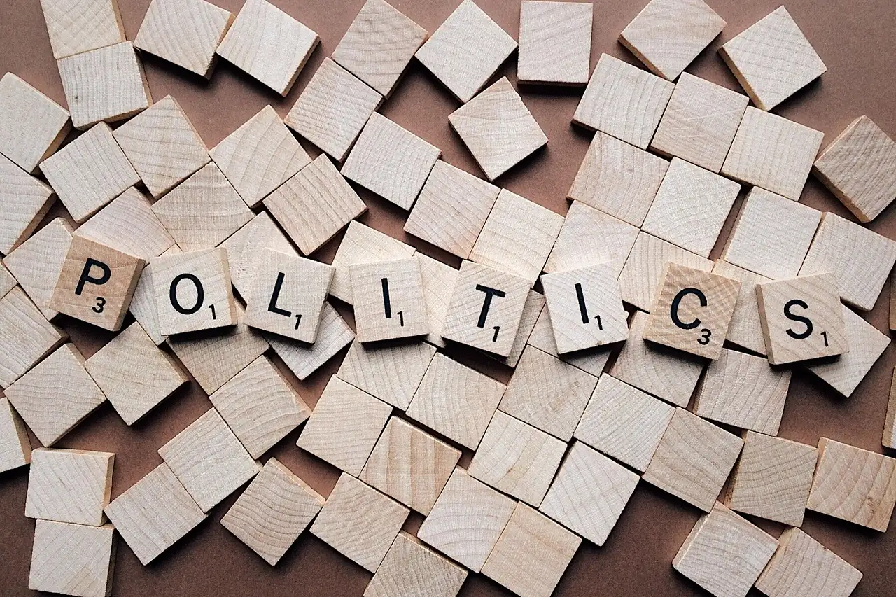Quel est l'organe politique clé de la République ?