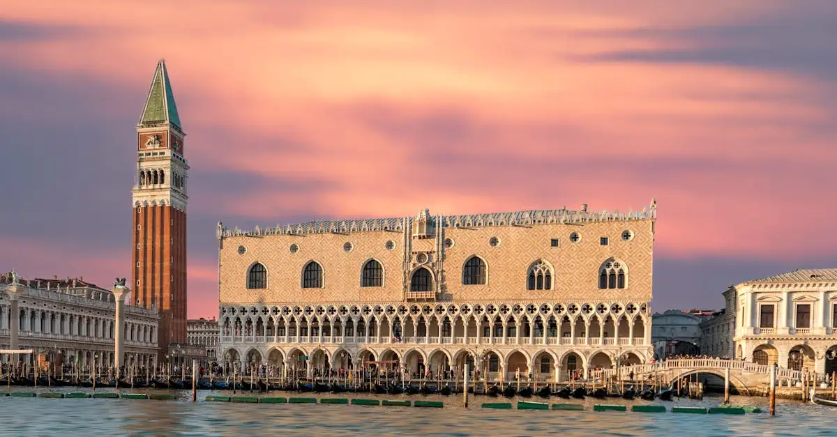 Quel style architectural a succédé au roman en Europe ?