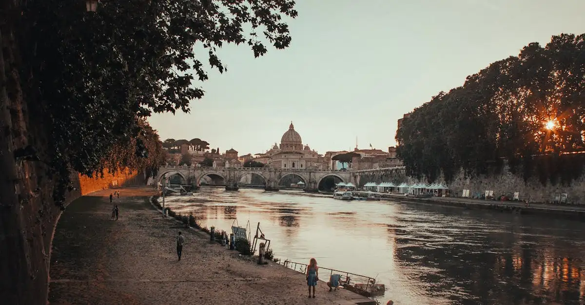 Quelle est la ville célèbre pour le Colisée et le Forum Romain ?
