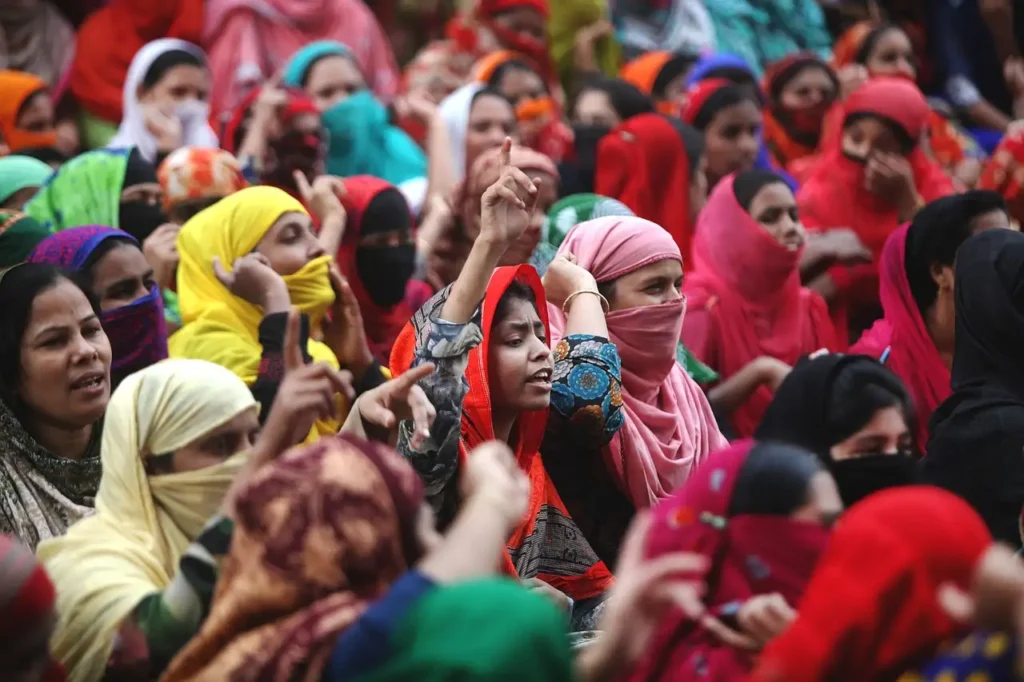 Quelle ville du Bangladesh est clé pour le commerce textile ?