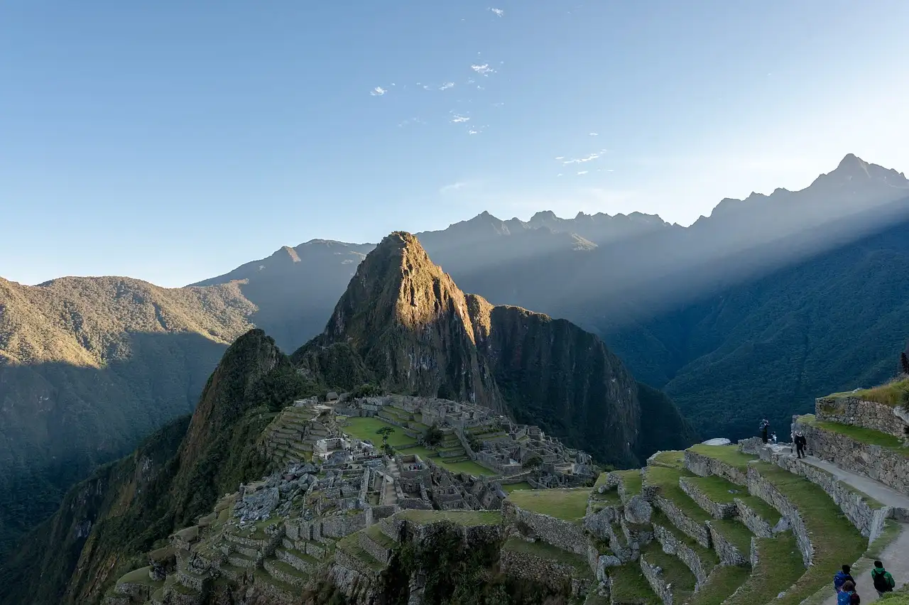 Comment les Espagnols ont-ils tenté d'éradiquer la religion inca ?
