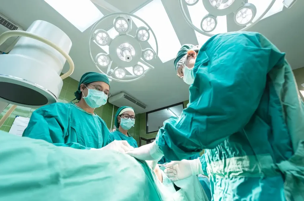 Comment la révolution industrielle a-t-elle changé les soins médicaux ?
