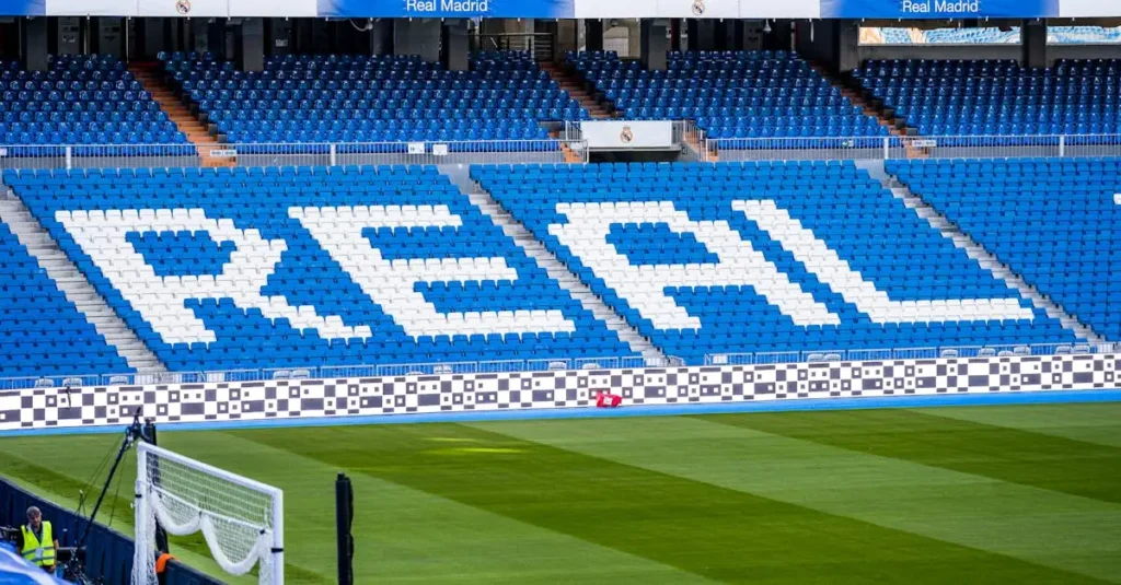 Où est situé le stade Santiago Bernabéu à Madrid ?