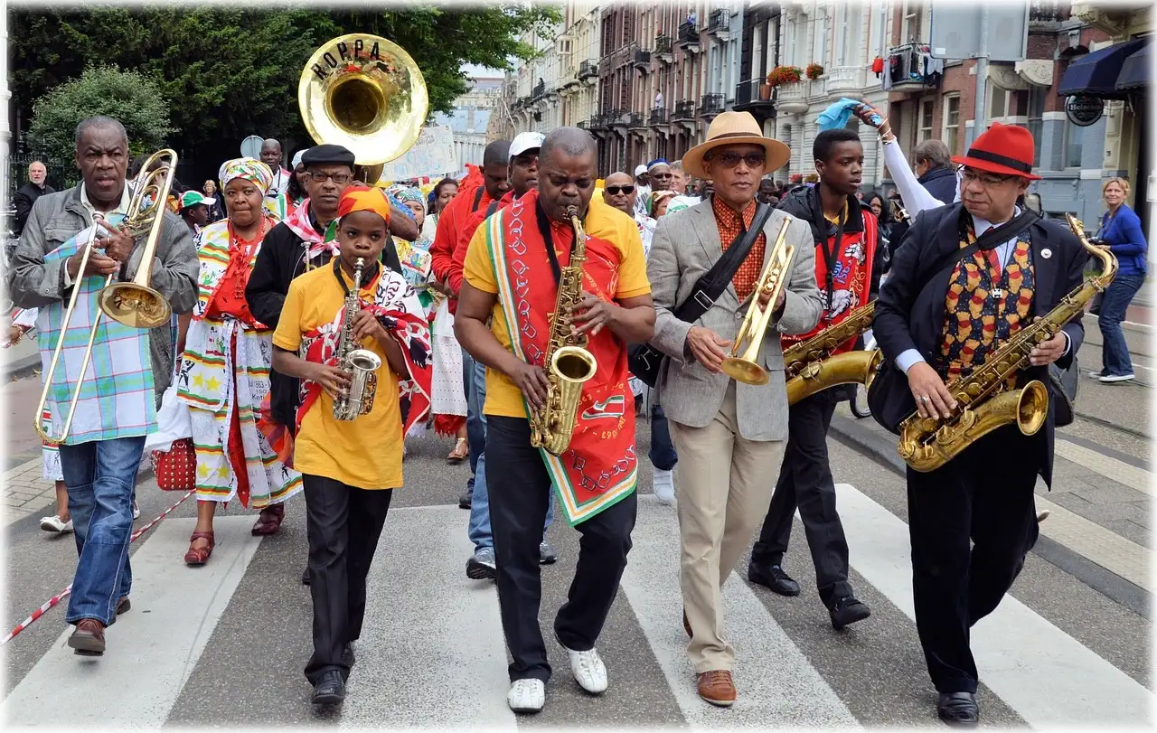 Quelle est l'histoire succincte du Suriname ?