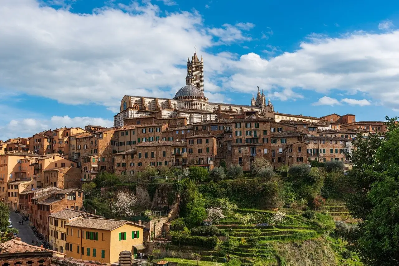 Quelle ville italienne était un centre commercial au Moyen Âge ?