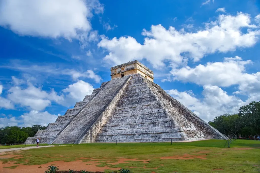 Quelle ville se trouve près de Chichen Itza au Mexique ?