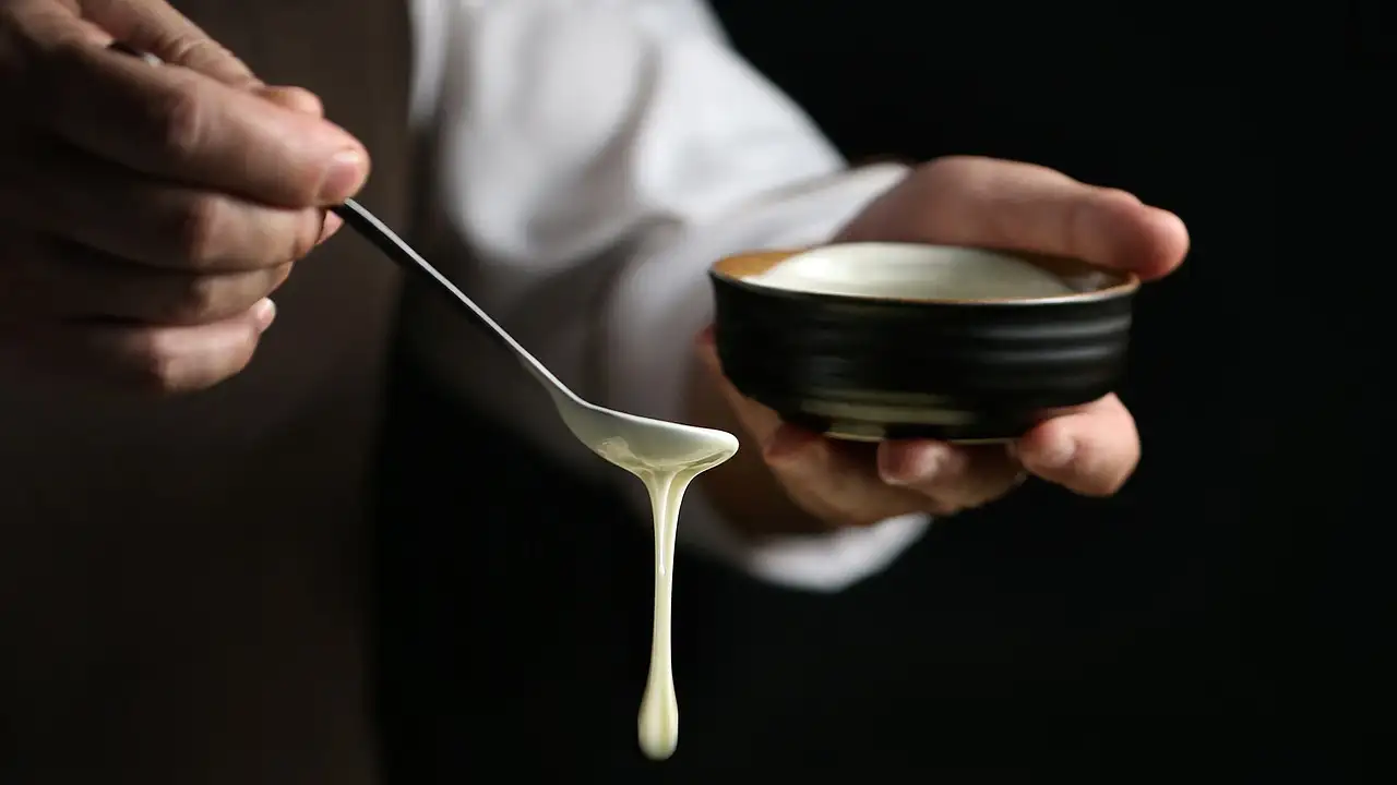 Quels sont les avantages du bicarbonate de soude pour vos poêles ?