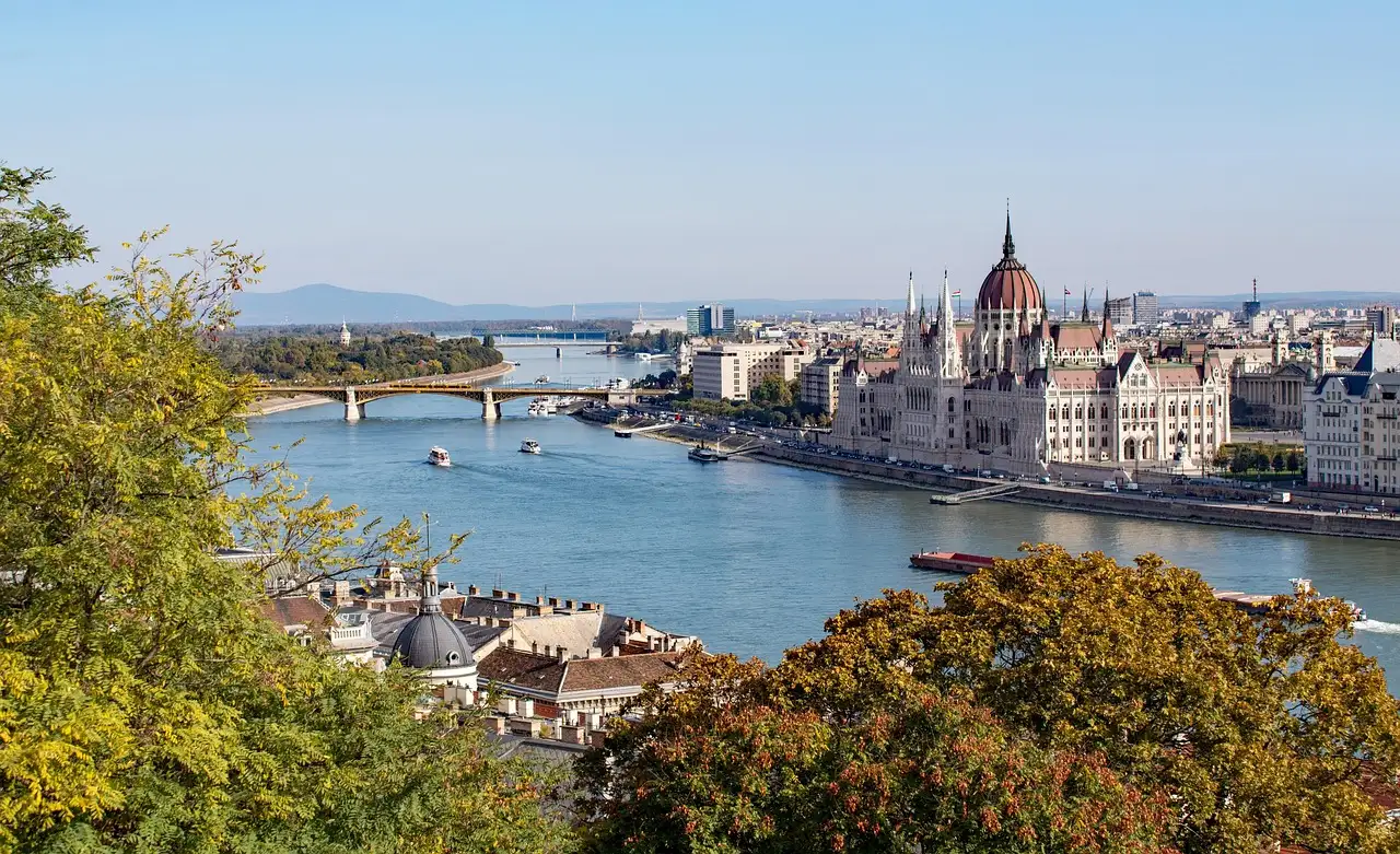 Quelle rivière traverse Budapest, le Danube ou une autre ?