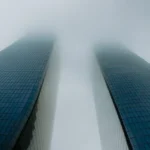 Quelle était la hauteur des tours jumelles de New York ?