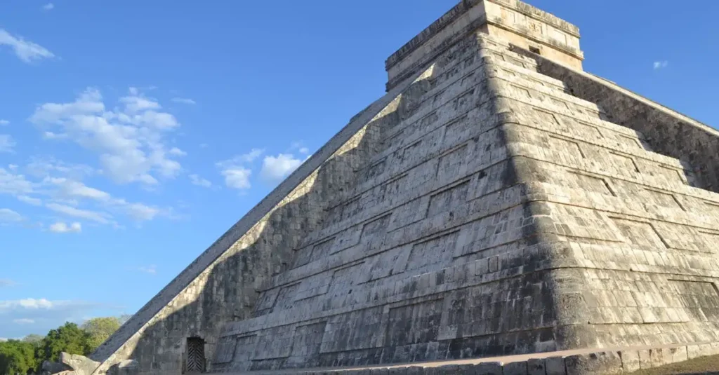 Comment les archéologues découvrent-ils les secrets des Mayas ?