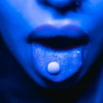 Quel morceau de langue sort de la bouche ? Découvrez-le ici !