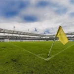 Quelle ville abrite le célèbre stade Rose Bowl ?