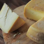 Quels fromages sont sûrs pendant la grossesse ? Découvrez ici !